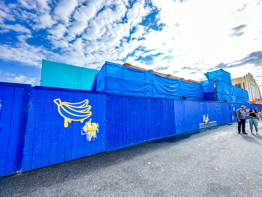 Universal Studios Florida Orlando Despicable Me Minions Cafe Construction Walls