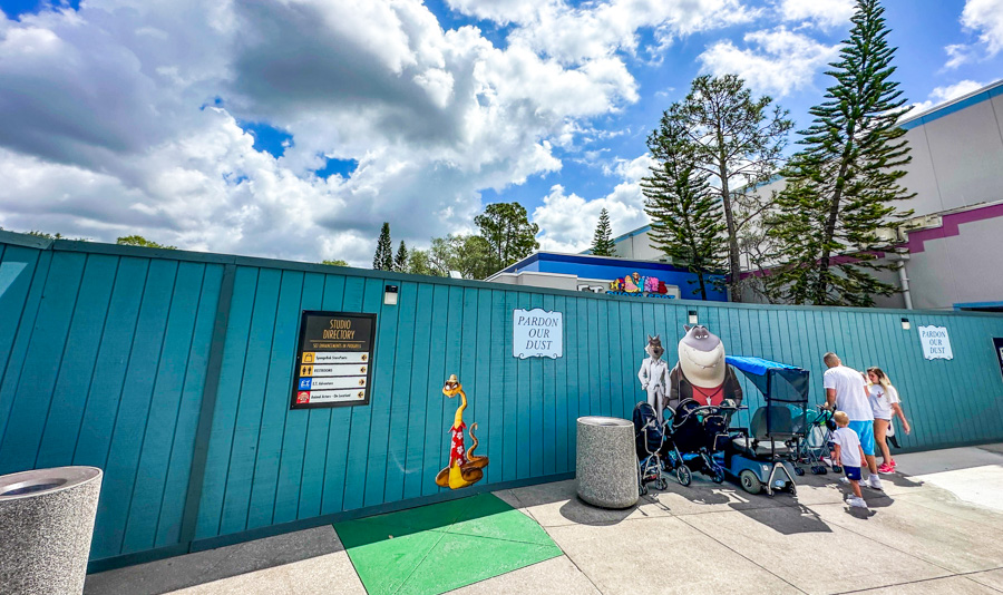 Universal Studios Florida Orlando ET Construction Toy Closet Closed Ride Entrance Construction Walls