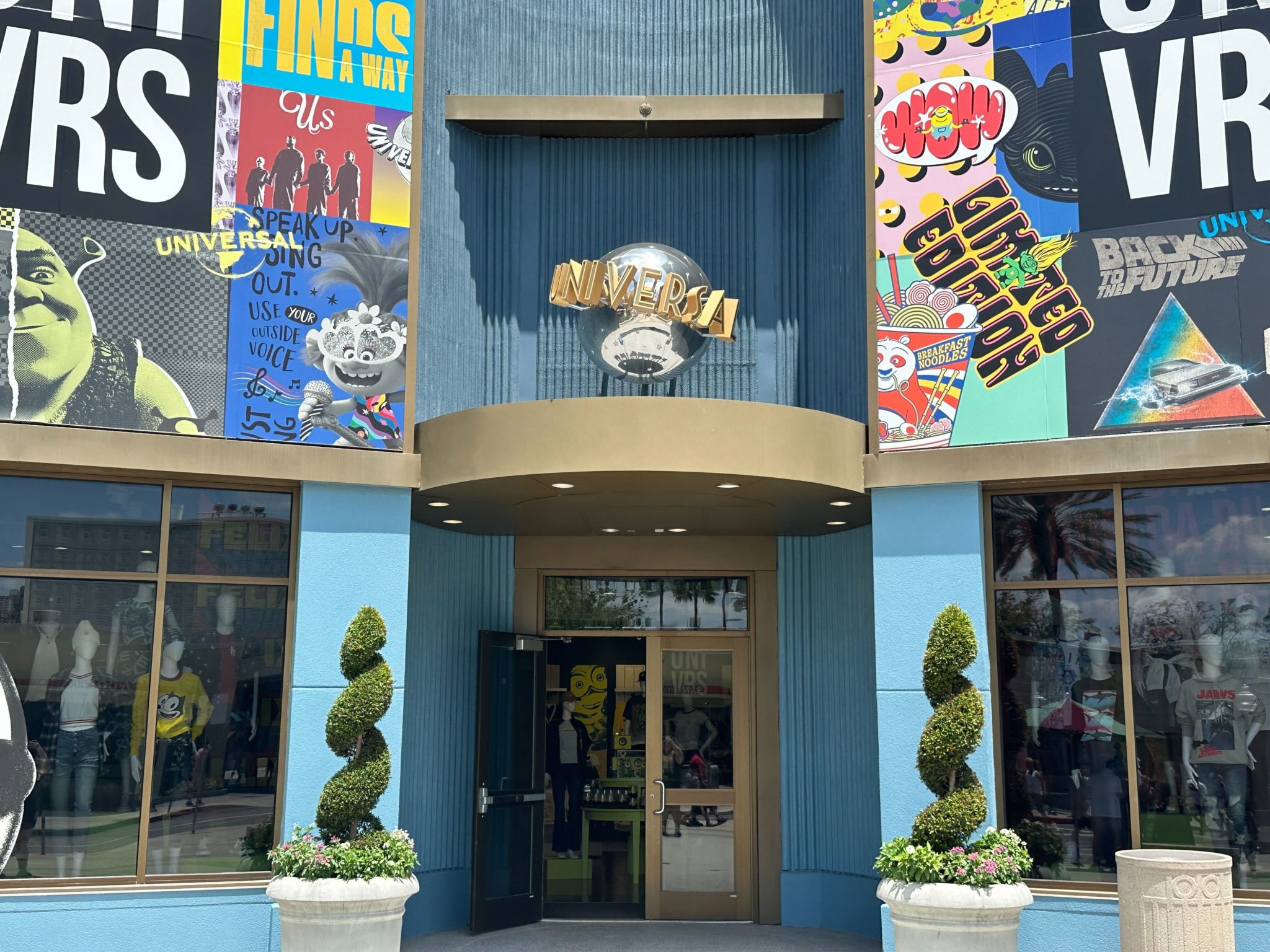 Universial Store Rockingham PHOTOS: New UNIVRS Store Gets a Colorful New Look! - Universal Parks Blog