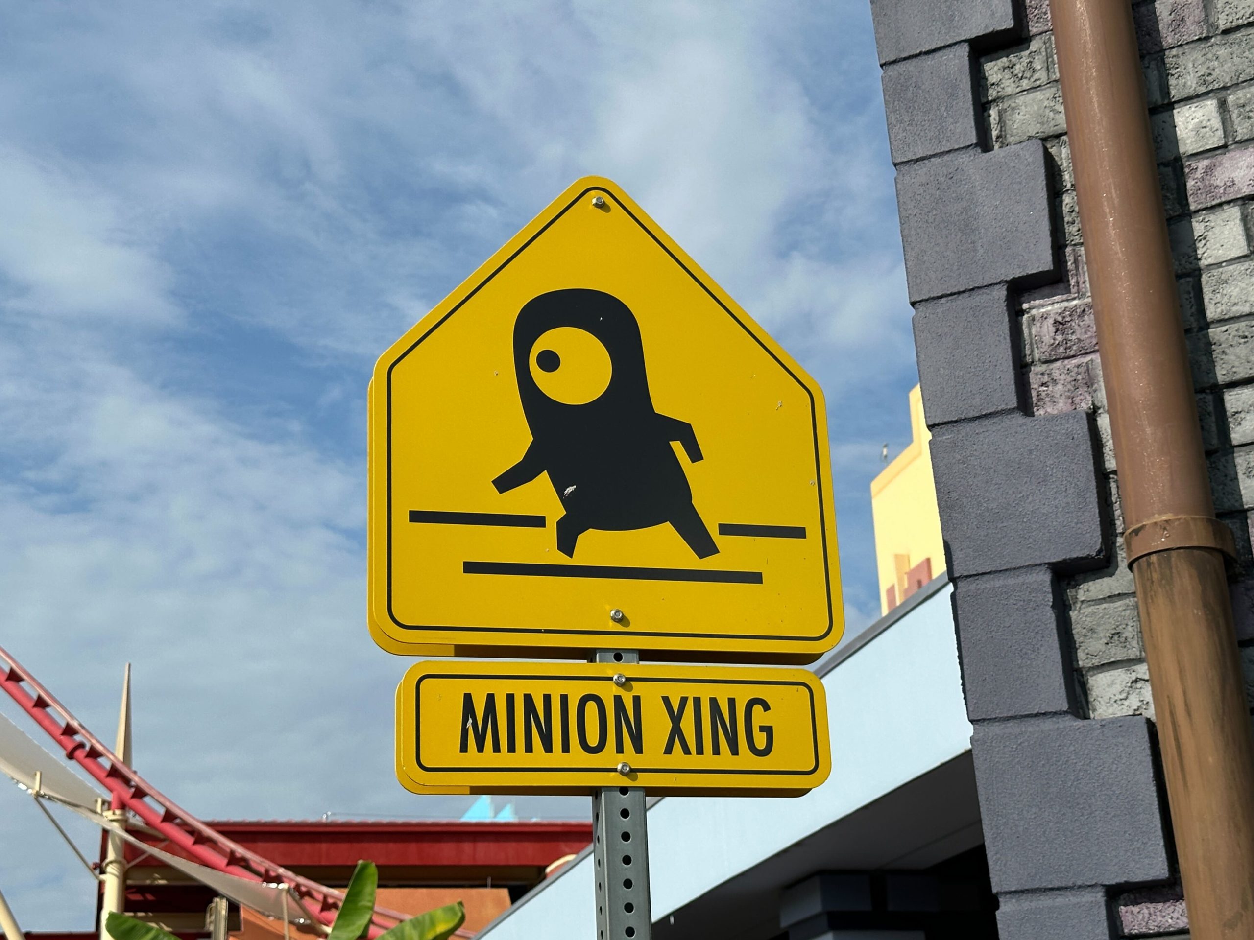 Despicable Me: Minion Mayhem adorable Minion crossing sign