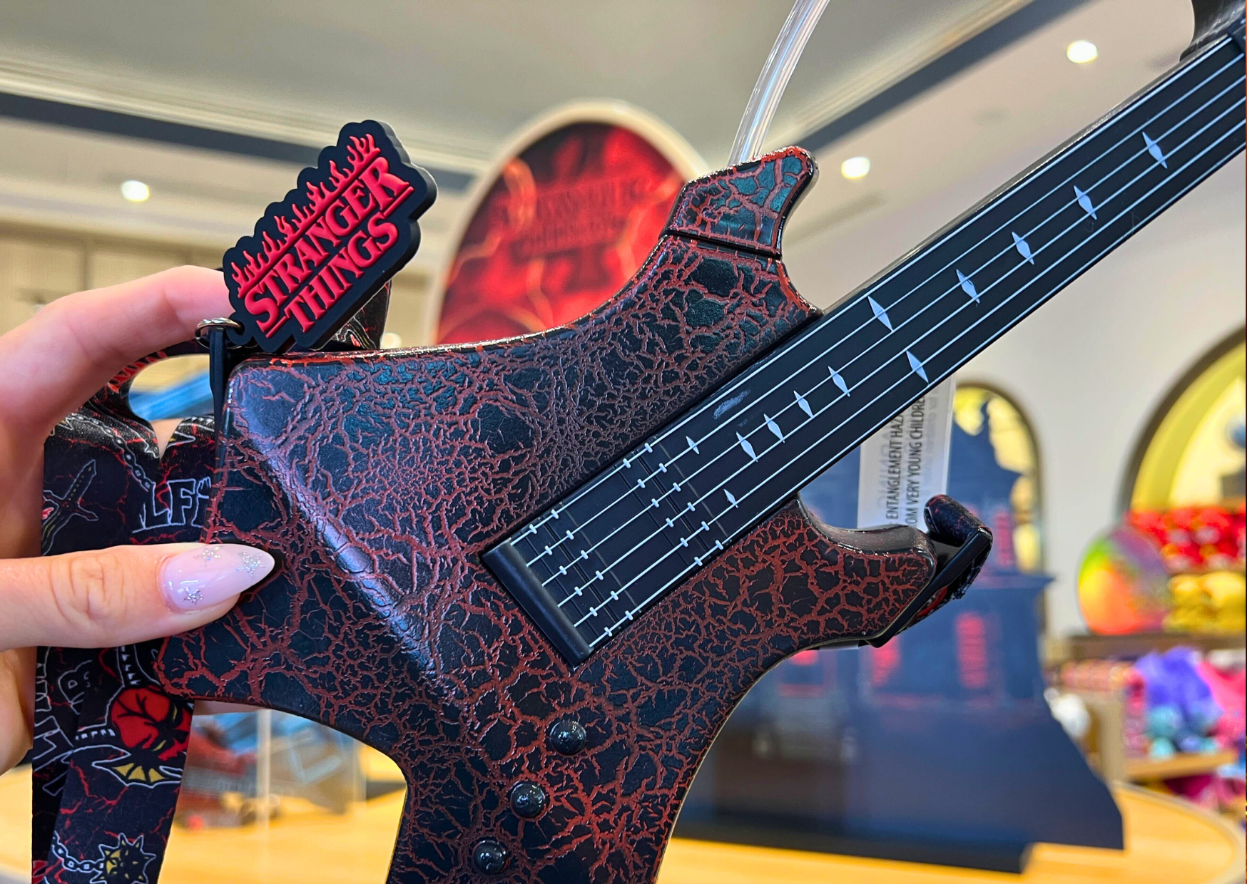 Colar palheta guitarra Eddie Munson Stranger Things - Stardust Store